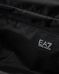 borsone nero da uomo con tracolla e patch logo ricamata | EA7 borsone nero da uomo con tracolla e patch logo ricamata | EA7