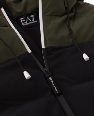 giacca bicolor imbottita nera da uomo con logo esteso sul retro | EA7