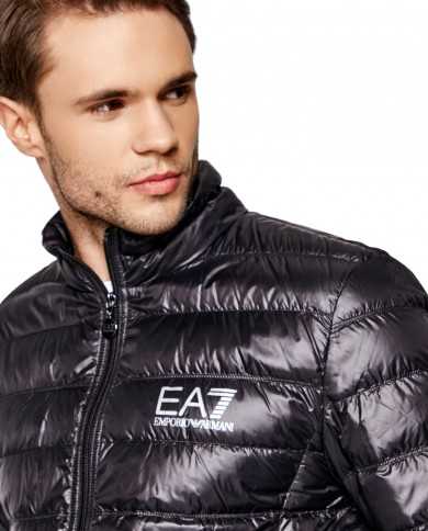 piumino nero da uomo con logo stampato sul petto | EA7 piumino nero da uomo con logo stampato sul petto | EA7