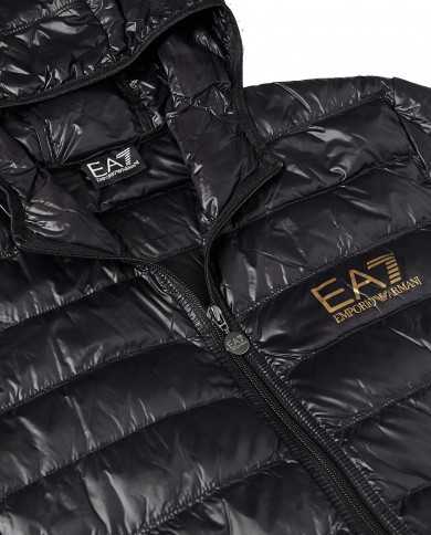 piumino nero da uomo con logo oro sul petto | EA7 piumino nero da uomo con logo oro sul petto | EA7