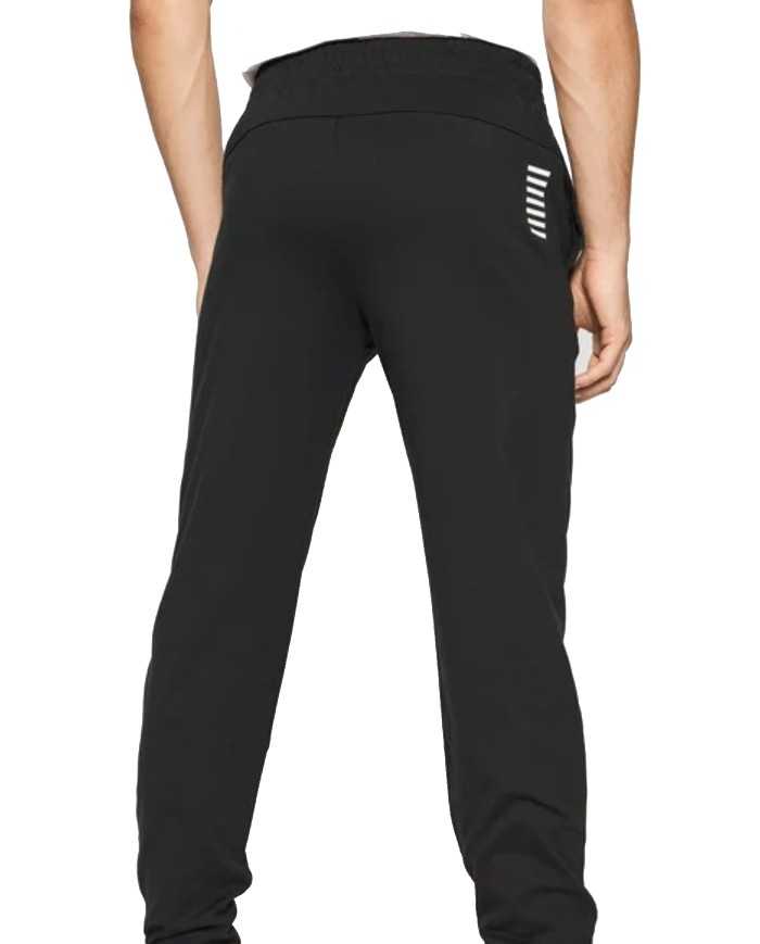 tuta nera da uomo con felpa e pantalone logati | EA7 tuta nera da uomo con felpa e pantalone logati | EA7