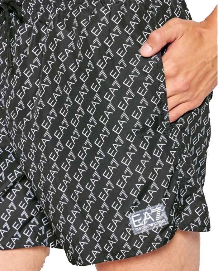costume mare boxer nero da uomo con motivo logato all-over | EA7 costume mare boxer nero da uomo con motivo logato all-over | EA7