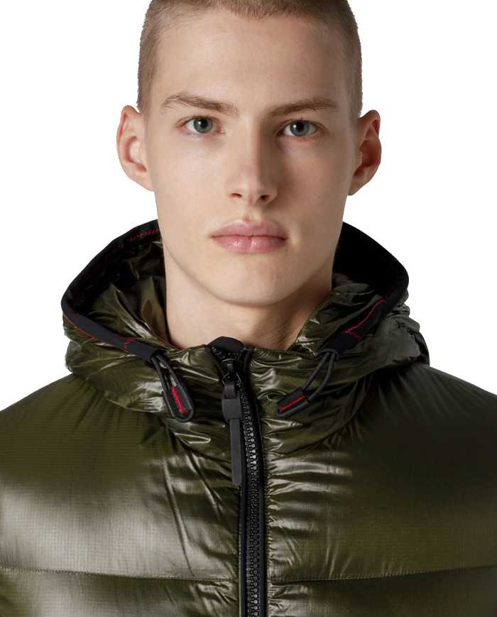 piumino verde fogliame da uomo con logo patch | PEUTEREY piumino verde fogliame da uomo con logo patch | PEUTEREY