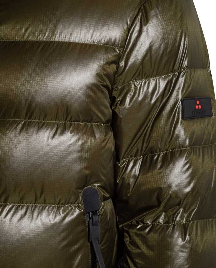 piumino verde fogliame da uomo con logo patch | PEUTEREY piumino verde fogliame da uomo con logo patch | PEUTEREY