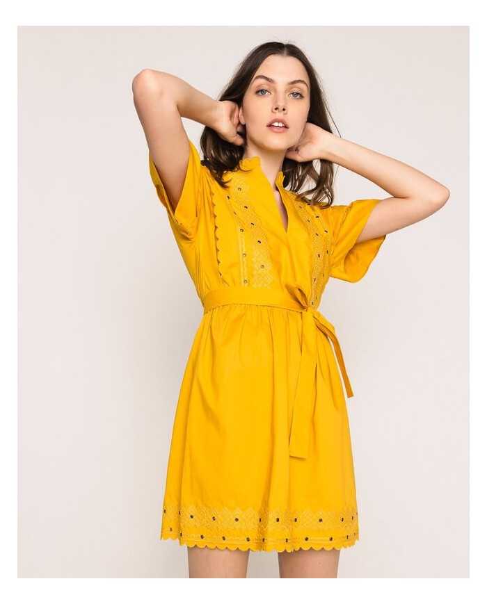 Abito giallo donna con ricami a fili e profili smerlati | TWINSET Abito giallo donna con ricami a fili e profili smerlati | TWINSET