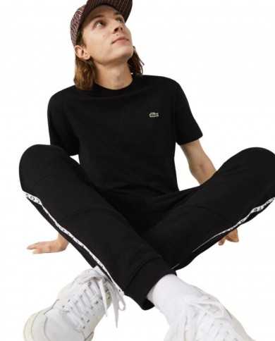 pantaloni neri da uomo con logo coccodrillo e stripes | LACOSTE