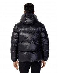 piumino nero da uomo logato in verticale sulla chiusura zip | EA7