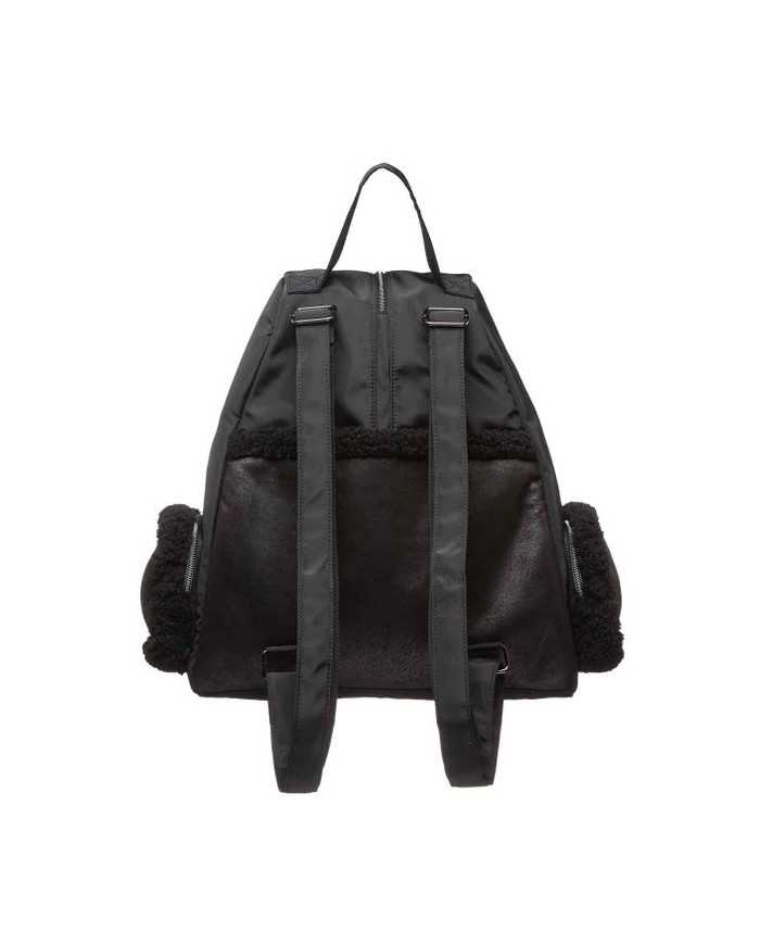 zaino nero da donna con pelliccia e scudo logato in metallo | EA7 zaino nero da donna con pelliccia e scudo logato in metallo | EA7