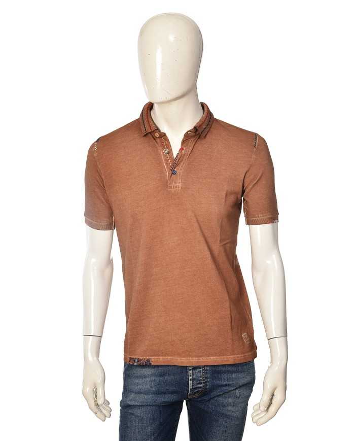 Polo terra da uomo con dettagli ricamati in contrasto | BOB Polo terra da uomo con dettagli ricamati in contrasto | BOB