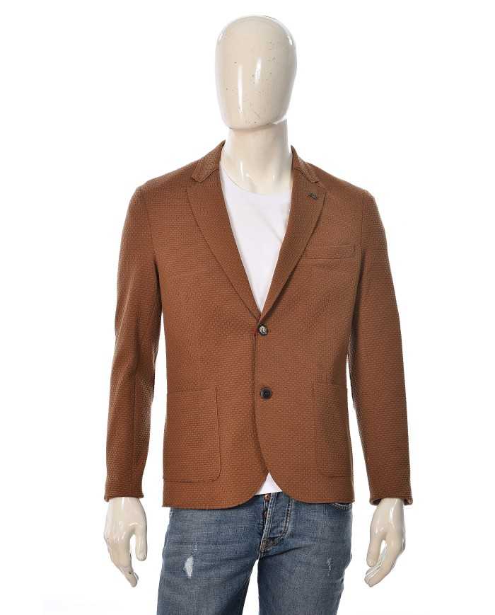 giacca tabacco da uomo con spilletta logata e motivo intrecciato | BOB giacca tabacco da uomo con spilletta logata e motivo intrecciato | BOB
