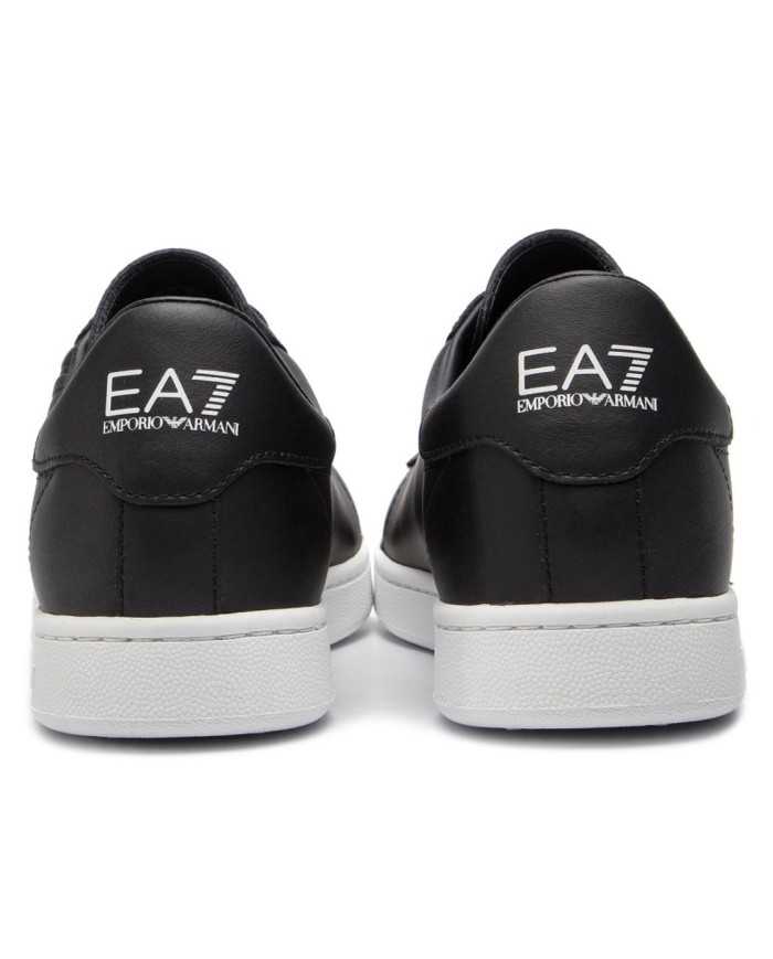 sneakers nera da uomo logato in rilievo sul lato in tono | EA7
