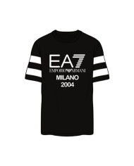 t-shirt nera da uomo con logo in contrasto e scritta MILANO 2004 | EA7 t-shirt nera da uomo con logo in contrasto e scritta MILANO 2004 | EA7