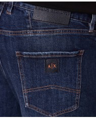 bermuda indigo denim da uomo con loghi ricamo | ARMANI EXCHANGE