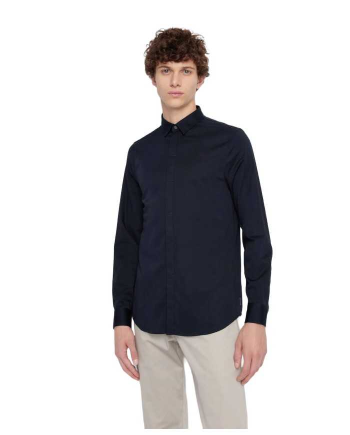 camicia navy da uomo con logo ricamo in tinta unita | ARMANI EXCHANGE camicia navy da uomo con logo ricamo in tinta unita | ARMANI EXCHANGE