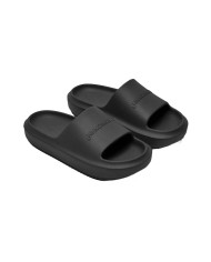 sandalo nero da donna con logo in rilievo | HINNOMINATE