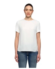 t-shirt avorio da donna con piccolo pendaglio logato | KOCCA