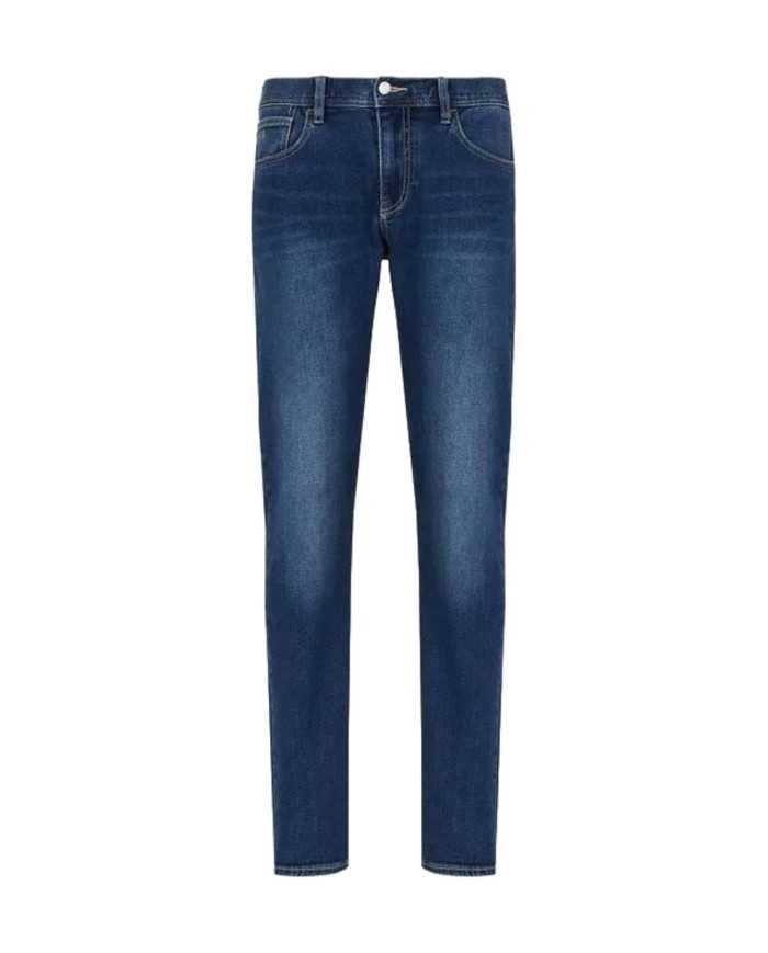 jeans indigo da uomo con salpa ed etichetta su retro | ARMANI EXCHANGE jeans indigo da uomo con salpa ed etichetta su retro | ARMANI EXCHANGE
