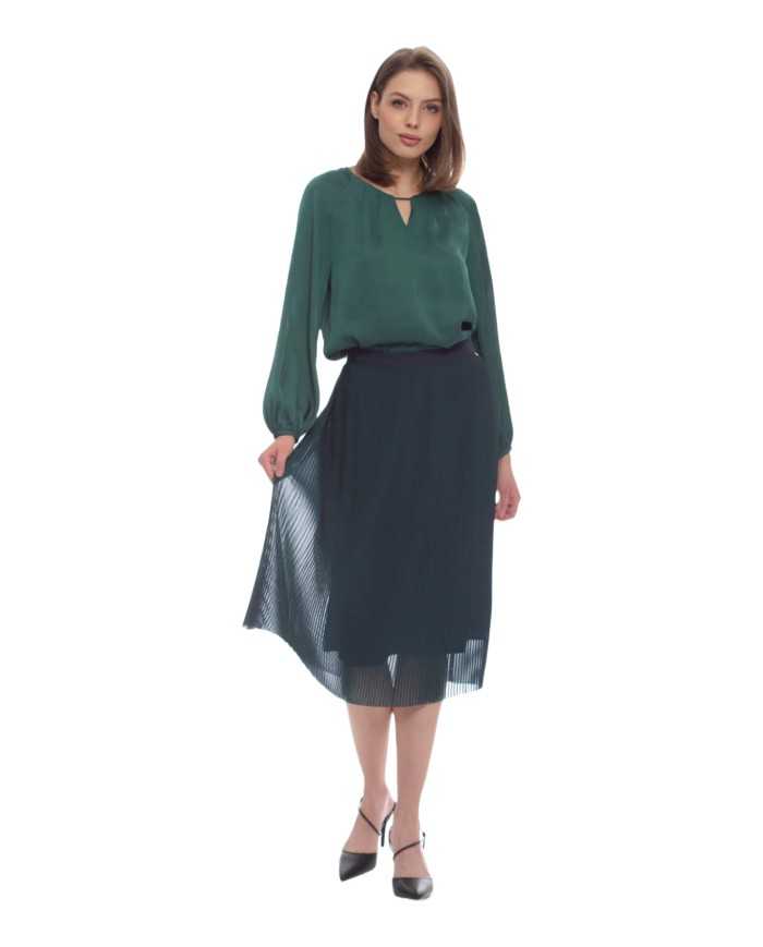 blusa verde malachite da donna con scollo a barchetta e pinces | KOCCA blusa verde malachite da donna con scollo a barchetta e pinces | KOCCA