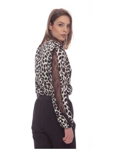 blusa nero/avorio da donna con fantasia animalier e scollo a V | KOCCA blusa nero/avorio da donna con fantasia animalier e scollo a V | KOCCA