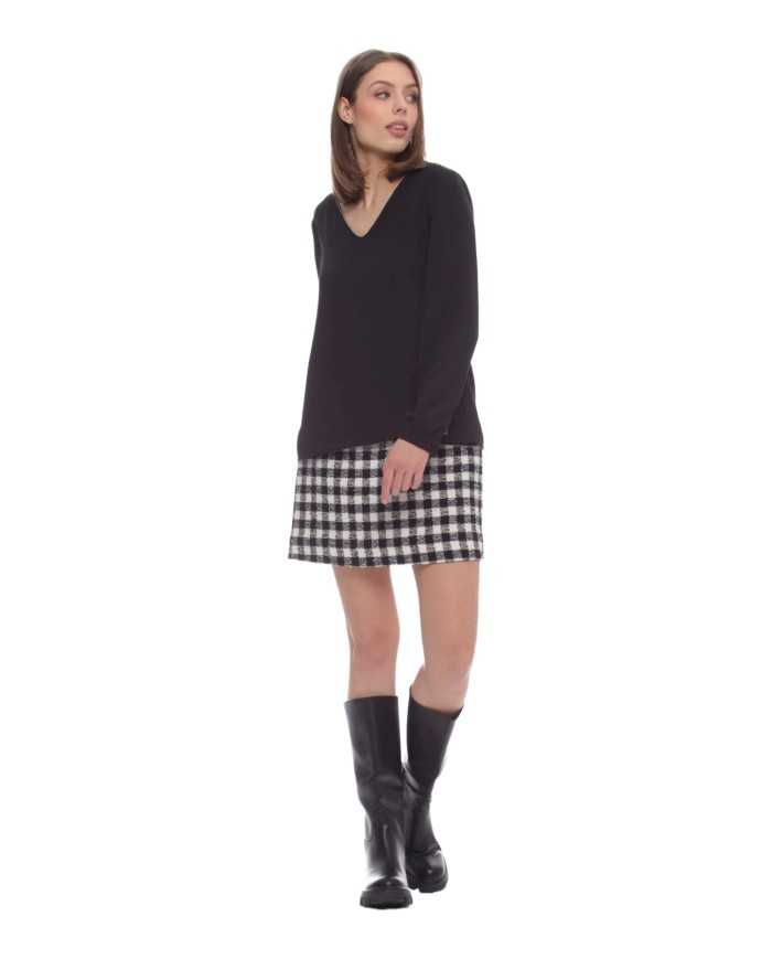 blusa nera da donna con scollo a V e dettagli brillanti | KOCCA blusa nera da donna con scollo a V e dettagli brillanti | KOCCA