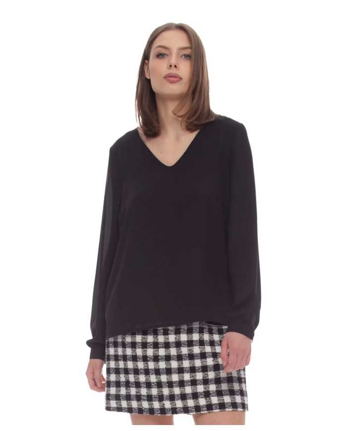 blusa nera da donna con scollo a V e dettagli brillanti | KOCCA blusa nera da donna con scollo a V e dettagli brillanti | KOCCA