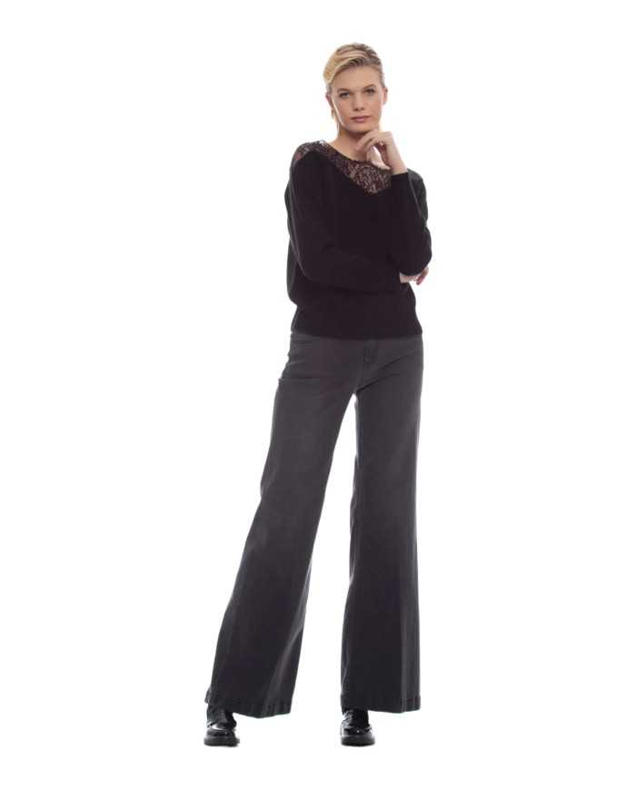 maglia nera da donna con inserto in pizzo su parte superiore | KOCCA maglia nera da donna con inserto in pizzo su parte superiore | KOCCA