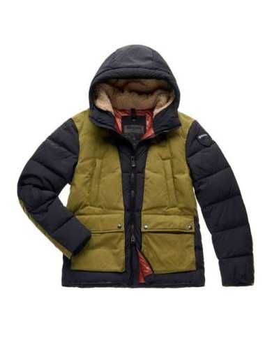 piumino nero da uomo con dettaglio in contrasto stile gilet | BLAUER piumino nero da uomo con dettaglio in contrasto stile gilet | BLAUER