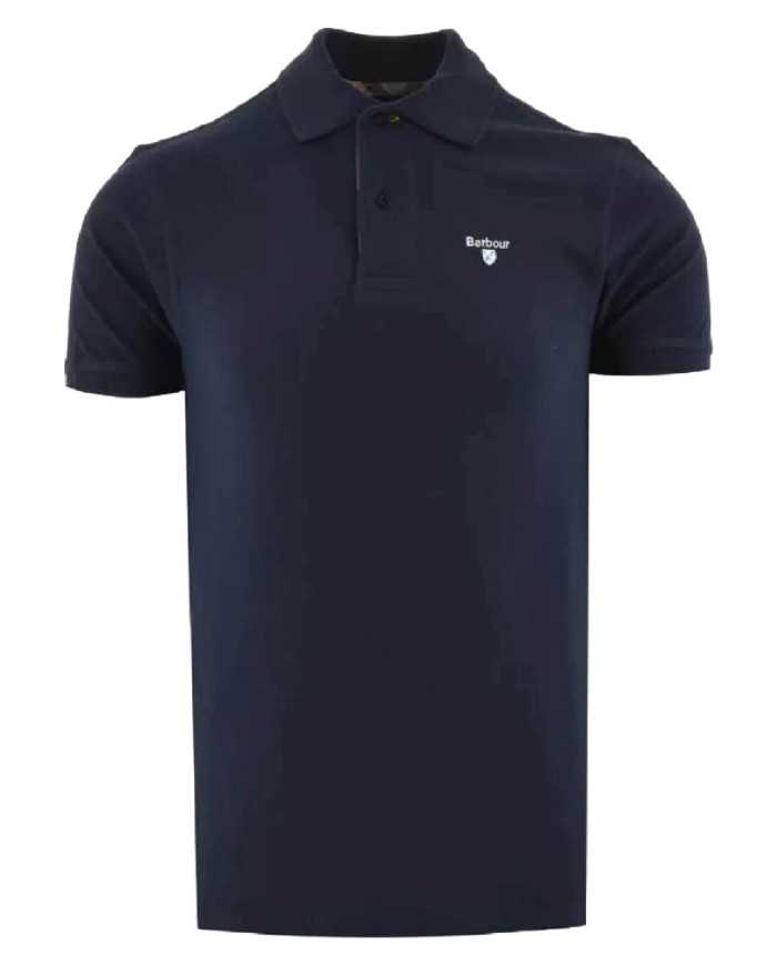 Polo da uomo new navy con logo e scudetto cucito su petto | BARBOUR Polo da uomo new navy con logo e scudetto cucito su petto | BARBOUR