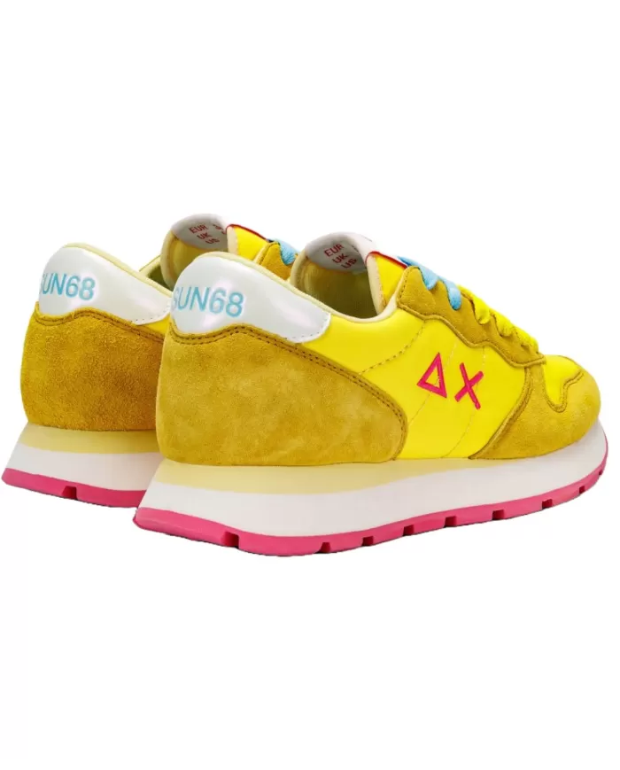 Sneakers donna gialle con logo ricamato su lato e retro SUN68