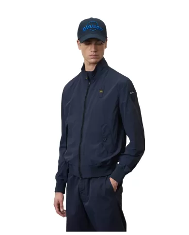 Bomber uomo blu con girocollo alto, bordi a costine e logo | BLAUER Bomber uomo blu con girocollo alto, bordi a costine e logo | BLAUER