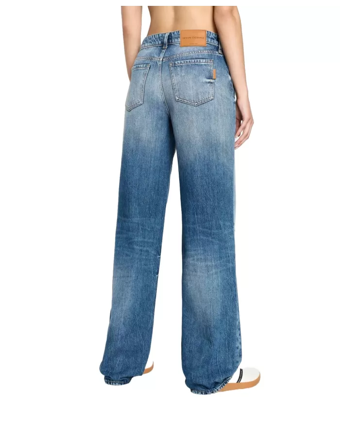 Jeans donna medium indigo stile grunge logo patch ARMANI EXCHANGE