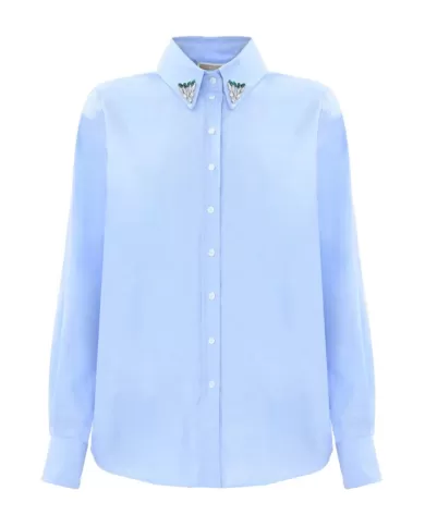 camicia azzurro cielo da donna con dettagli brillanti su collo | KOCCA camicia azzurro cielo da donna con dettagli brillanti su collo | KOCCA