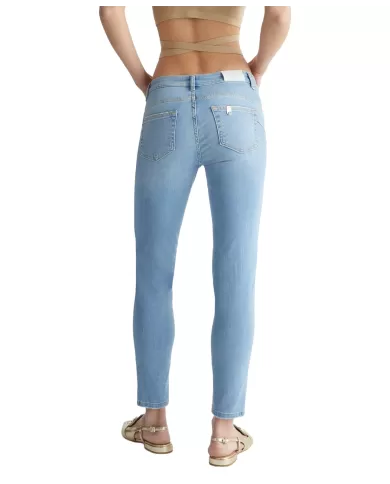 Jeans donna denim blu con logo su salpa e in metallo su retro | LIU JO Jeans donna denim blu con logo su salpa e in metallo su retro | LIU JO