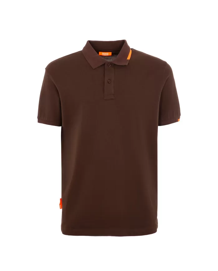 Polo uomo marrone scuro con logo su manica e dettagli fluo | SUNS Polo uomo marrone scuro con logo su manica e dettagli fluo | SUNS