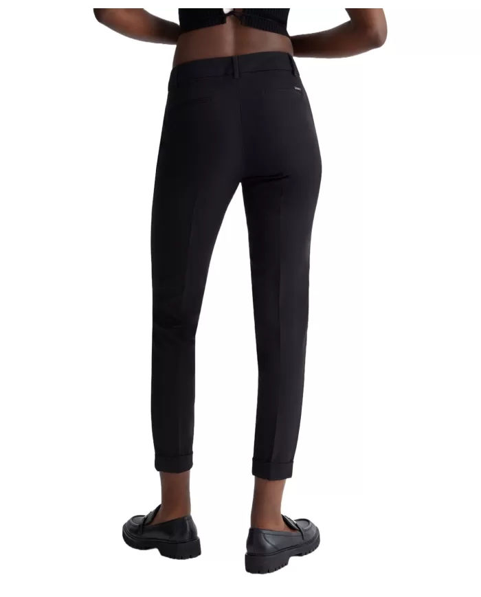 Pantalone cropped donna nero con mini logo in metallo | LIU JO Pantalone cropped donna nero con mini logo in metallo | LIU JO