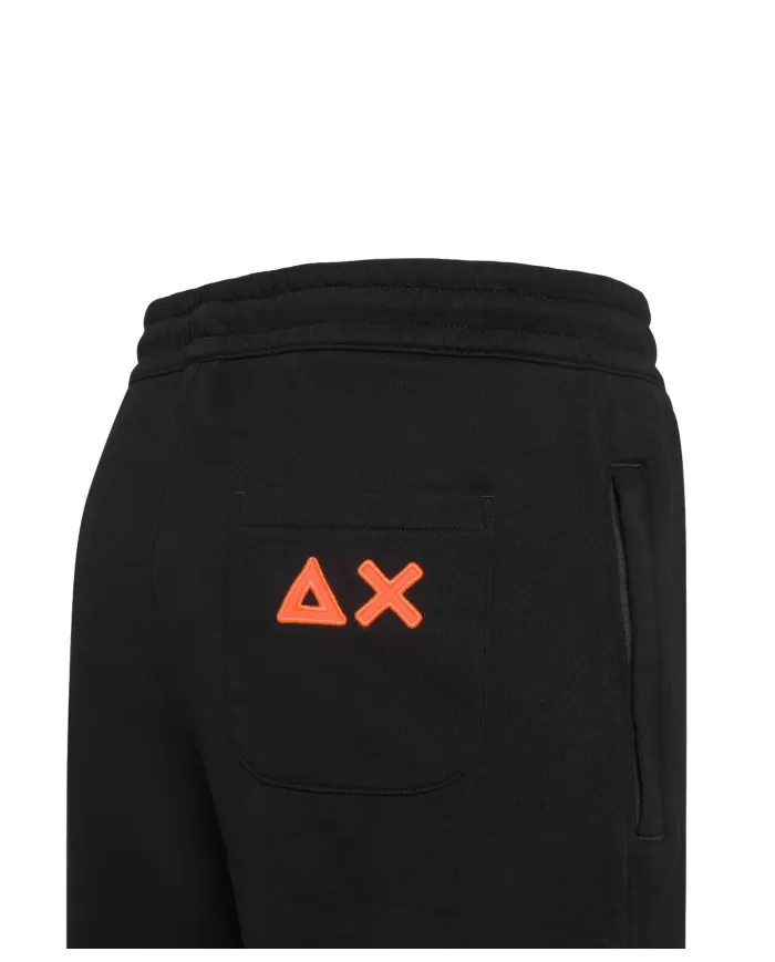 short nero da uomo con coulisse e dettagli in ricamo fluo | SUN68 short nero da uomo con coulisse e dettagli in ricamo fluo | SUN68