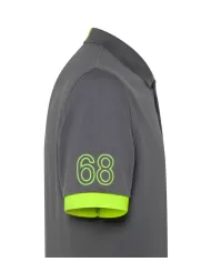 Polo Uomo grigio scuro con ricamo logo fluo A35122|SUN68