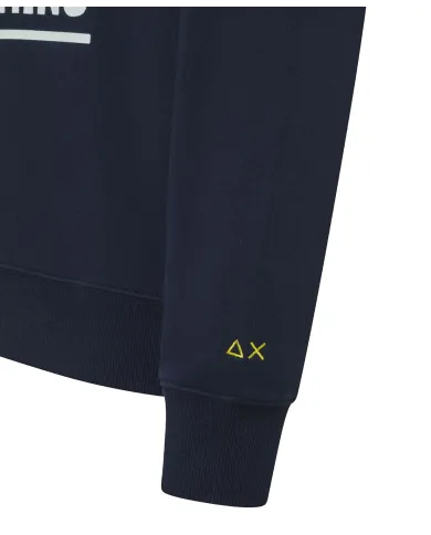 SUN68 Felpa Uomo F45162 PEANTUS ON CHEST AI 25/26 cotone con stampa logata 07 NAVY BLUE SUN68 Felpa Uomo F45162 PEANTUS ON CHEST AI 25/26 cotone con stampa logata 07 NAVY BLUE
