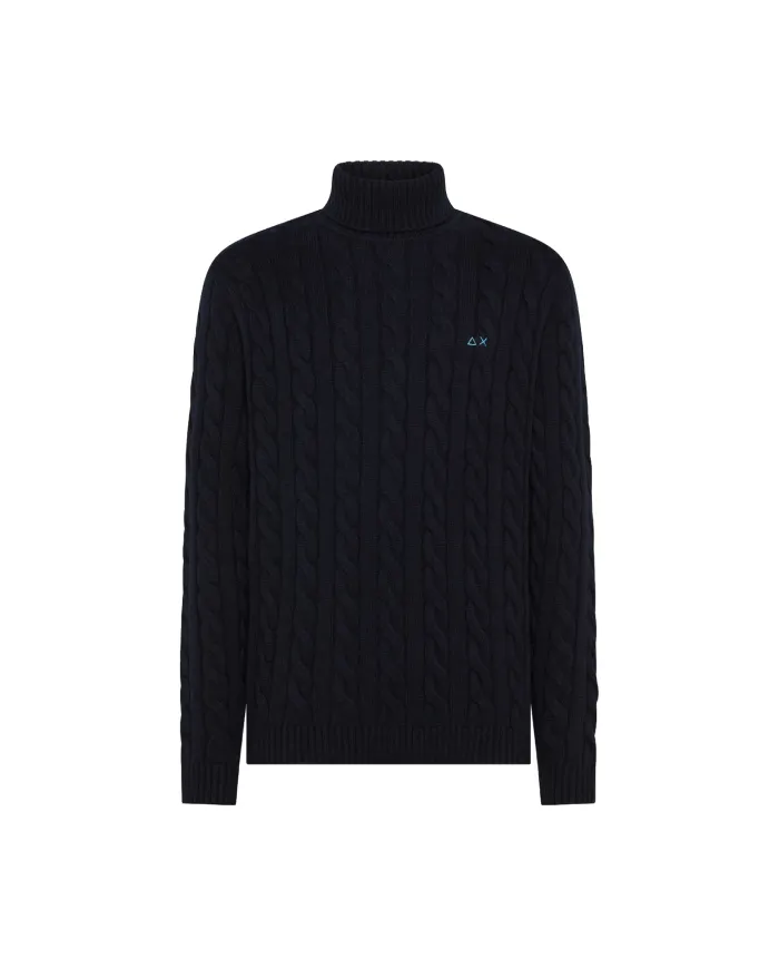 SUN68 Dolcevita Uomo K45139 TURTLE SWEATER CAB AI 25/26 lana regular con motivo a treccia 07 NAVY BLUE SUN68 Dolcevita Uomo K45139 TURTLE SWEATER CAB AI 25/26 lana regular con motivo a treccia 07 NAVY BLUE