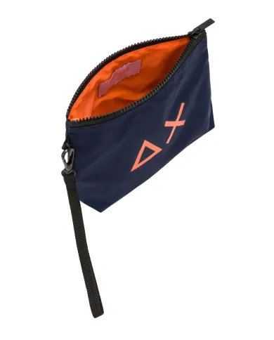 SUN68 Pochette Uomo X45101 AI 25/26 nylon pratica polsiera rimovibile 07 NAVY BLUE SUN68 Pochette Uomo X45101 AI 25/26 nylon pratica polsiera rimovibile 07 NAVY BLUE
