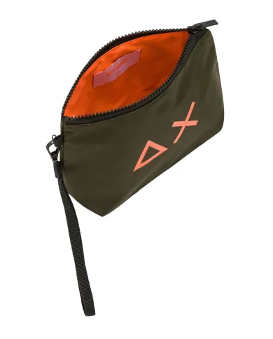 SUN68 Pochette Uomo X45101 AI 25/26 nylon pratica polsiera rimovibile 74 MILITARE scuro SUN68 Pochette Uomo X45101 AI 25/26 nylon pratica polsiera rimovibile 74 MILITARE scuro