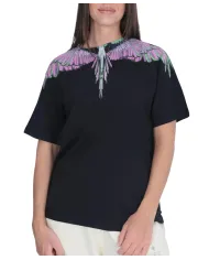 COUNTY OF MILAN T-shirt Donna 25ICM30001 AI 25/26 cotone con iconica stampa 04 nero/pink wings COUNTY OF MILAN T-shirt Donna 25ICM30001 AI 25/26 cotone con iconica stampa 04 nero/pink wings