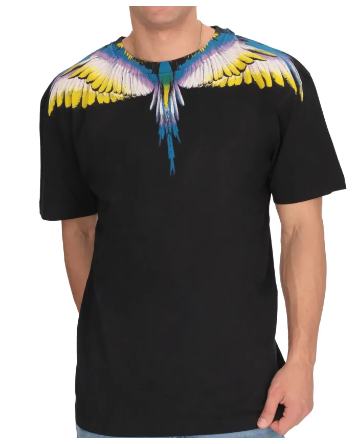 COUNTY OF MILAN T-shirt Uomo F5CAMATH029 AI 25/26 cotone con stampa wings 110 nero/black COUNTY OF MILAN T-shirt Uomo F5CAMATH029 AI 25/26 cotone con stampa wings 110 nero/black