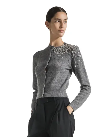 SEVENTY Cardigan Donna MT3818 910723 AI 25/26 lana stile coreano con strass applicate 913 GRIGIO SEVENTY Cardigan Donna MT3818 910723 AI 25/26 lana stile coreano con strass applicate 913 GRIGIO