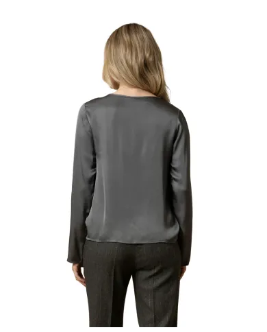 KOCCA Blusa Donna A25PBL7730ABUN0000 IRIDDAS AI 25/26 viscosa con drappeggio sulla scollatura 90013 PIOMBO KOCCA Blusa Donna A25PBL7730ABUN0000 IRIDDAS AI 25/26 viscosa con drappeggio sulla scollatura 90013 PIOMBO