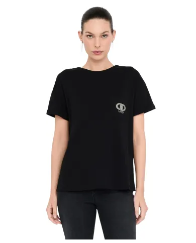 LIU JO T-shirt Donna UF5257JS904 AI 25/26 cotone con logo strass applicato sul taschino M9786 nero/gold LIU JO T-shirt Donna UF5257JS904 AI 25/26 cotone con logo strass applicato sul taschino M9786 nero/gold