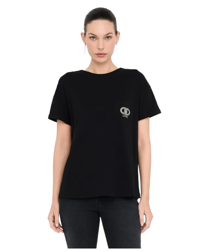 LIU JO T-shirt Donna UF5257JS904 AI 25/26 cotone con logo strass applicato sul taschino M9786 nero/gold LIU JO T-shirt Donna UF5257JS904 AI 25/26 cotone con logo strass applicato sul taschino M9786 nero/gold