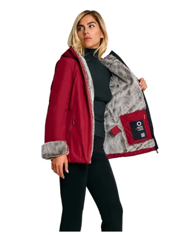SUNS Giubbotto Donna GBS63023D ALYA FUR AI 25/26 corto con cappuccio ed eco pelliccia interna V1 CHERRY SUNS Giubbotto Donna GBS63023D ALYA FUR AI 25/26 corto con cappuccio ed eco pelliccia interna V1 CHERRY