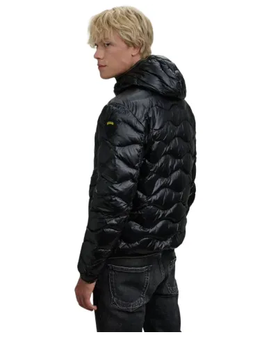 BLAUER Piumino Uomo 25WBLUC03074-006355 WAVE AI 25/26 in piuma ad onda con cappuccio e taschino. 999 NERO BLAUER Piumino Uomo 25WBLUC03074-006355 WAVE AI 25/26 in piuma ad onda con cappuccio e taschino. 999 NERO