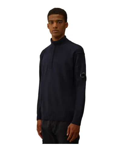 C.P. COMPANY Maglia Uomo 19CMKN709A 110149A AI 25/26 lana con colletto alto 888 TOTAL ECLIPS